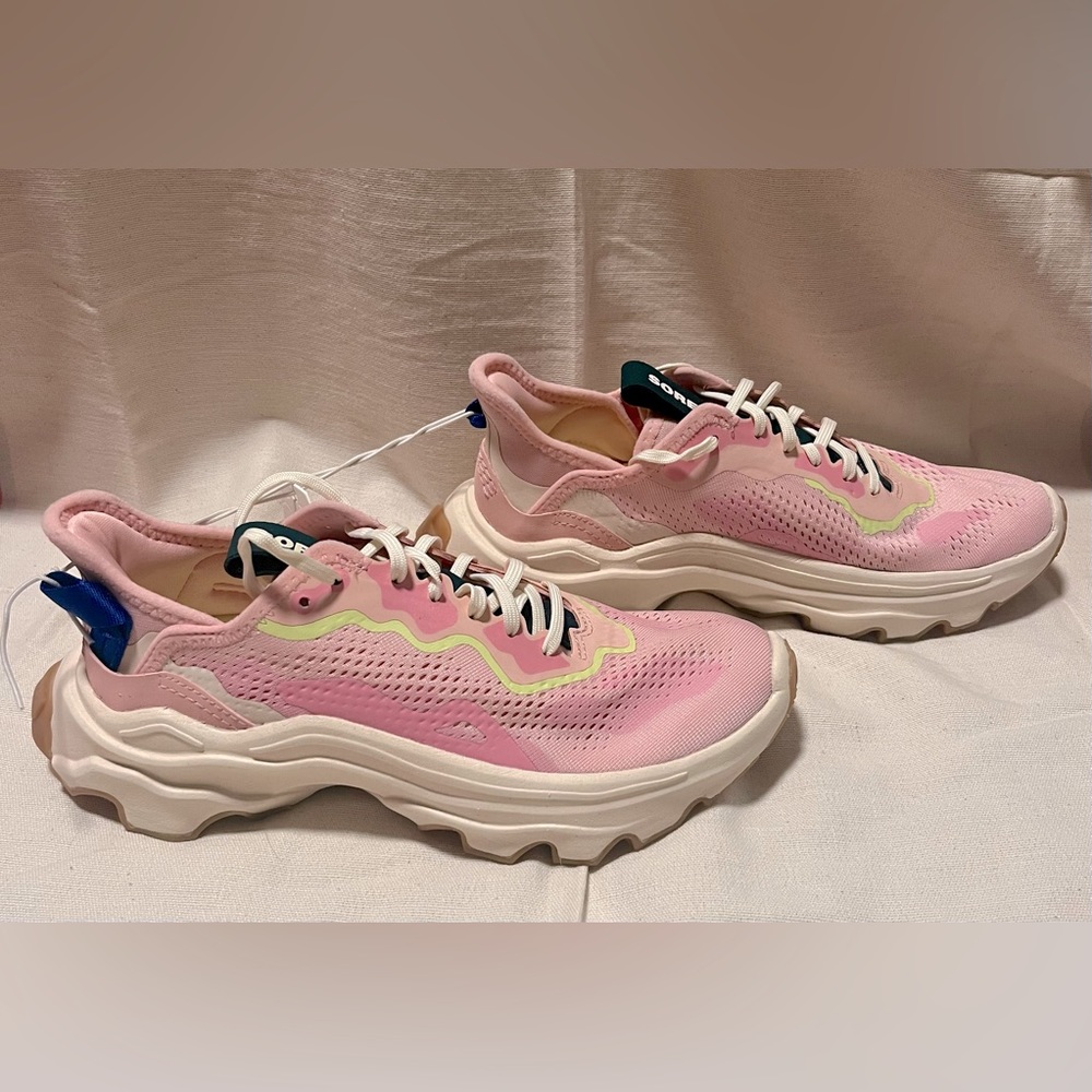 WOMEN'S KINETIC™ BREAKTHRU DAY LACE SNEAKER | Pink, White, Neon | Size 8